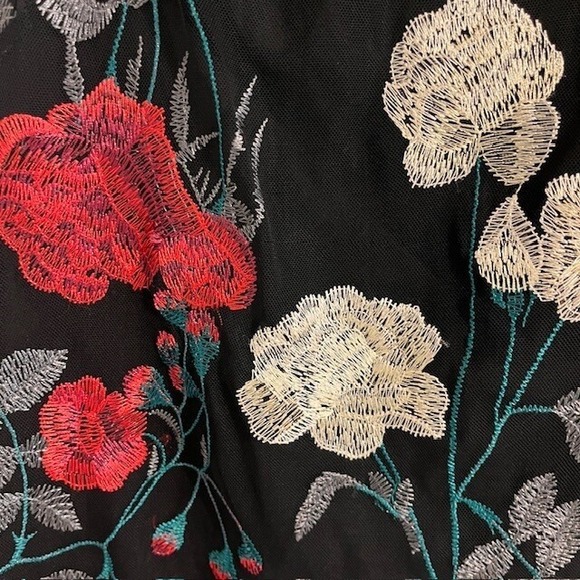 Vince Camuto Size 4 Floral Embroidered Dress Sleeveless‎ Cocktail Dress Sheath - Picture 4 of 8